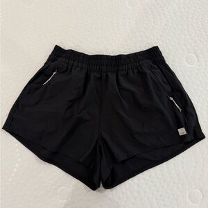 Vuori Dash Short in Black 3”